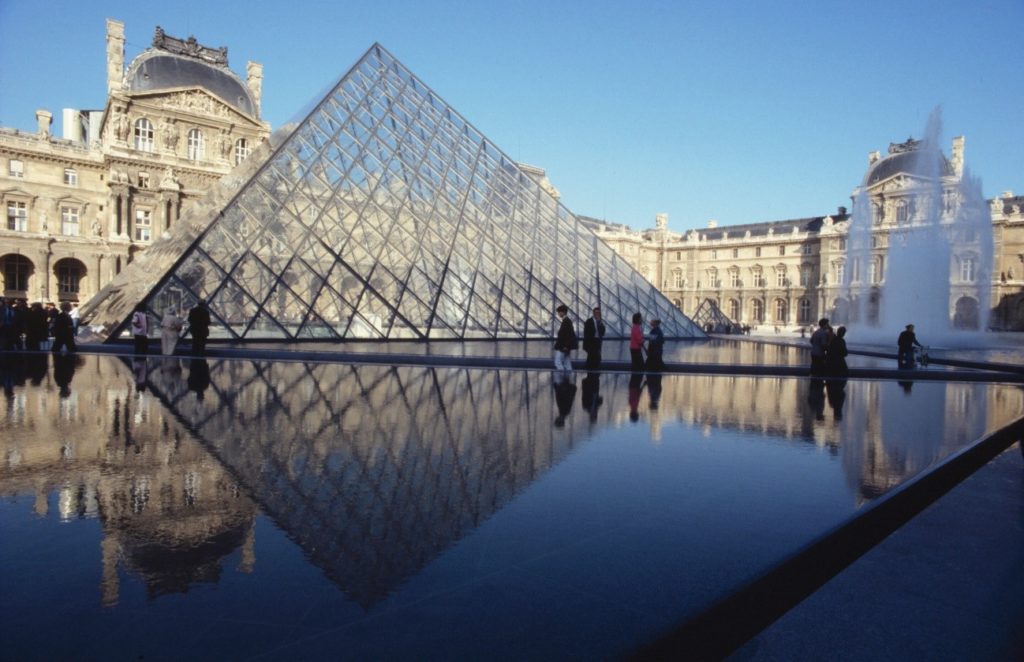 Pirâmides do Museu do Louvre | Dica da Pri